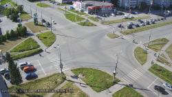 Онлайн камера: Перекресток Октябрьская - Суворова | Каменск-Уральский