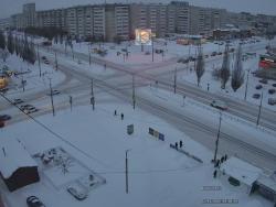 Онлайн камера: Перекресток Суворова - Каменская (торговый центр) | Каменск-Уральский