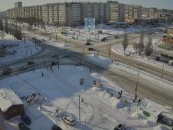 Онлайн камера: Перекресток Суворова - Каменская (торговый центр) | Каменск-Уральский