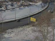 Онлайн камера: ул. Суворова (подъем от Байновского моста) | Каменск-Уральский