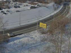 Онлайн камера: ул. Суворова (подъем от Байновского моста) | Каменск-Уральский