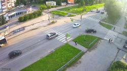 Онлайн камера: Перекресток Победы - Павлова | Каменск-Уральский