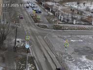 Онлайн камера: Перекресток Исетская-Каменская - рядом с парком | Каменск-Уральский