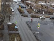 Онлайн камера: Перекресток Исетская-Каменская - рядом с парком | Каменск-Уральский