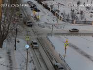 Онлайн камера: Перекресток Исетская-Каменская - рядом с парком | Каменск-Уральский