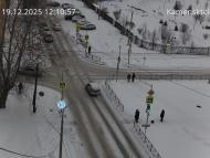 Онлайн камера: Перекресток Исетская-Каменская - рядом с парком | Каменск-Уральский