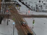 Онлайн камера: Перекресток Исетская-Каменская - рядом с парком | Каменск-Уральский