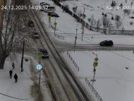 Онлайн камера: Перекресток Исетская-Каменская - рядом с парком | Каменск-Уральский