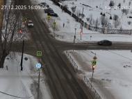 Онлайн камера: Перекресток Исетская-Каменская - рядом с парком | Каменск-Уральский