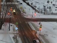 Онлайн камера: Перекресток Исетская-Каменская - рядом с парком | Каменск-Уральский