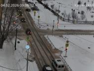 Онлайн камера: Перекресток Исетская-Каменская - рядом с парком | Каменск-Уральский