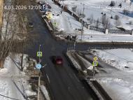 Онлайн камера: Перекресток Исетская-Каменская - рядом с парком | Каменск-Уральский