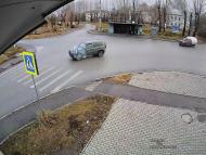 Онлайн камера: Озерная 6 - Остановка | Каменск-Уральский