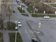 Онлайн камера: Перекресток Исетская-Каменская - рядом с парком
